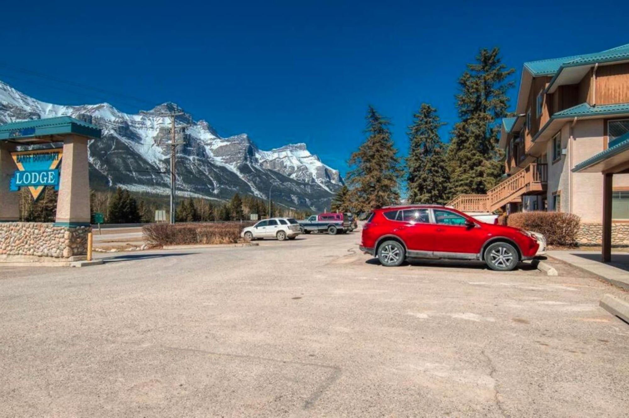 Ferienwohnung B212 Hot Tub, Ac X3, Parking, 2 Min To Banff Gate Canmore Exterior foto