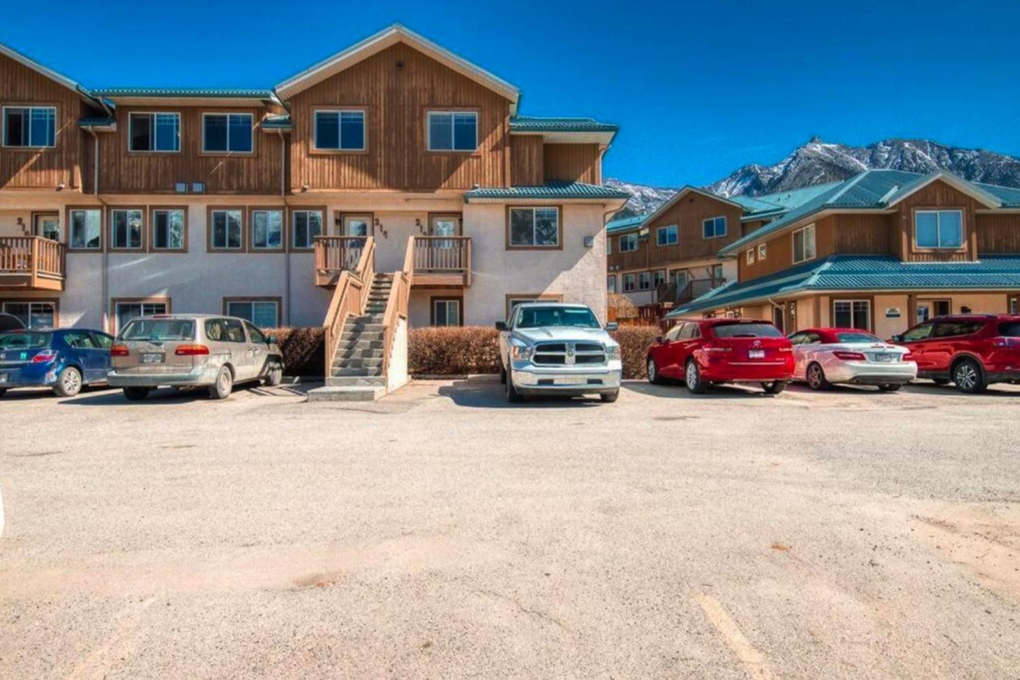Ferienwohnung B212 Hot Tub, Ac X3, Parking, 2 Min To Banff Gate Canmore Exterior foto