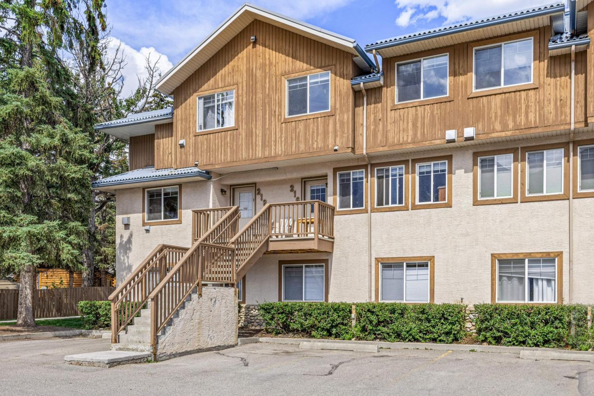 Ferienwohnung B212 Hot Tub, Ac X3, Parking, 2 Min To Banff Gate Canmore Exterior foto