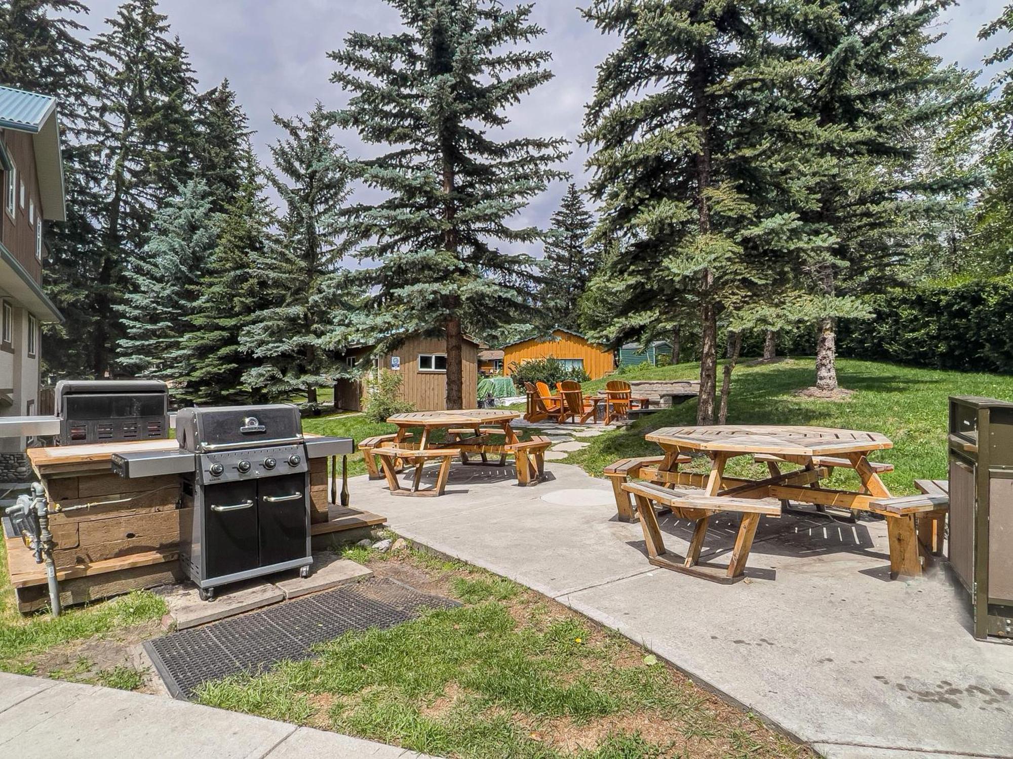 Ferienwohnung B212 Hot Tub, Ac X3, Parking, 2 Min To Banff Gate Canmore Exterior foto