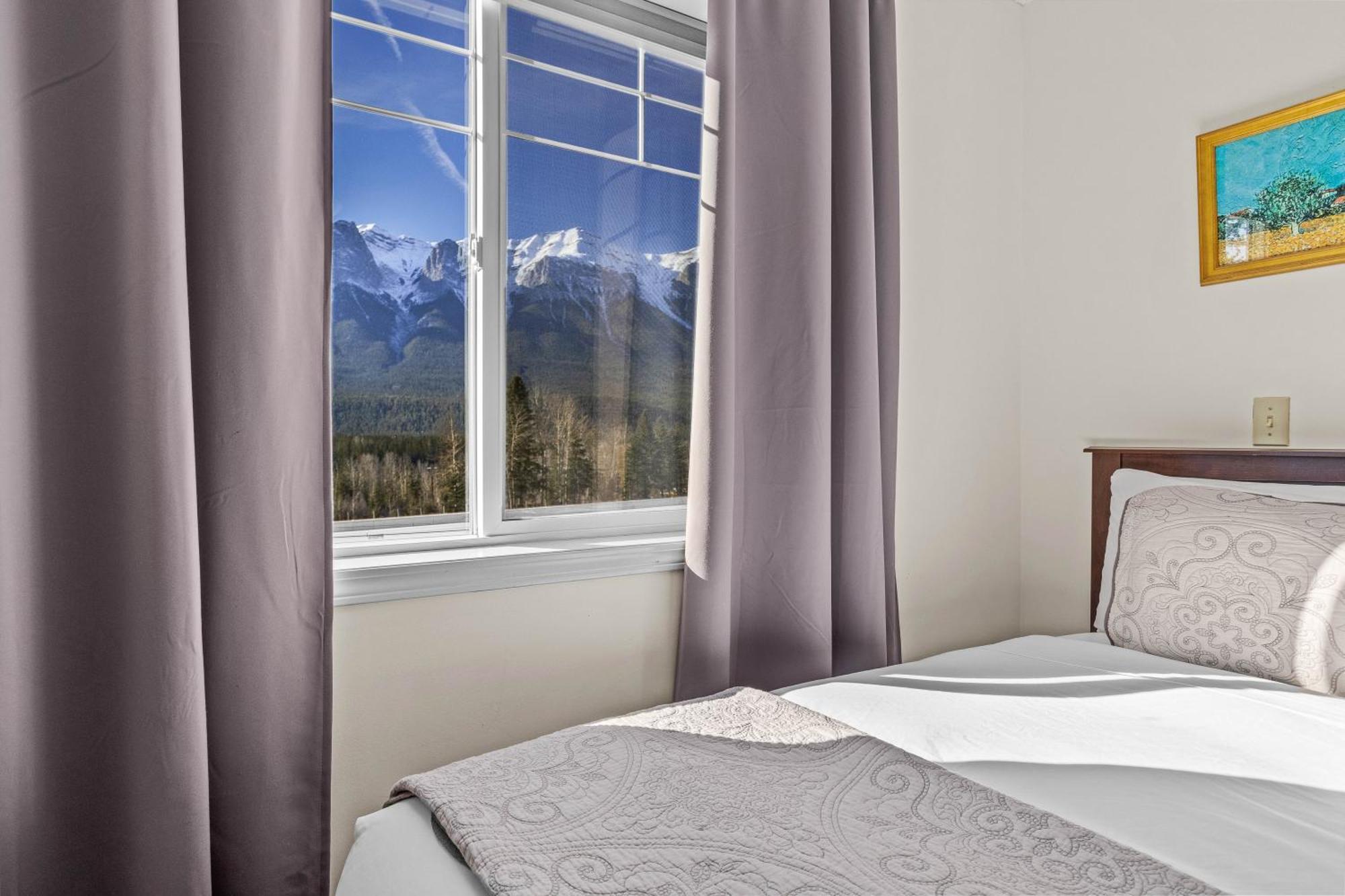 Ferienwohnung B212 Hot Tub, Ac X3, Parking, 2 Min To Banff Gate Canmore Exterior foto