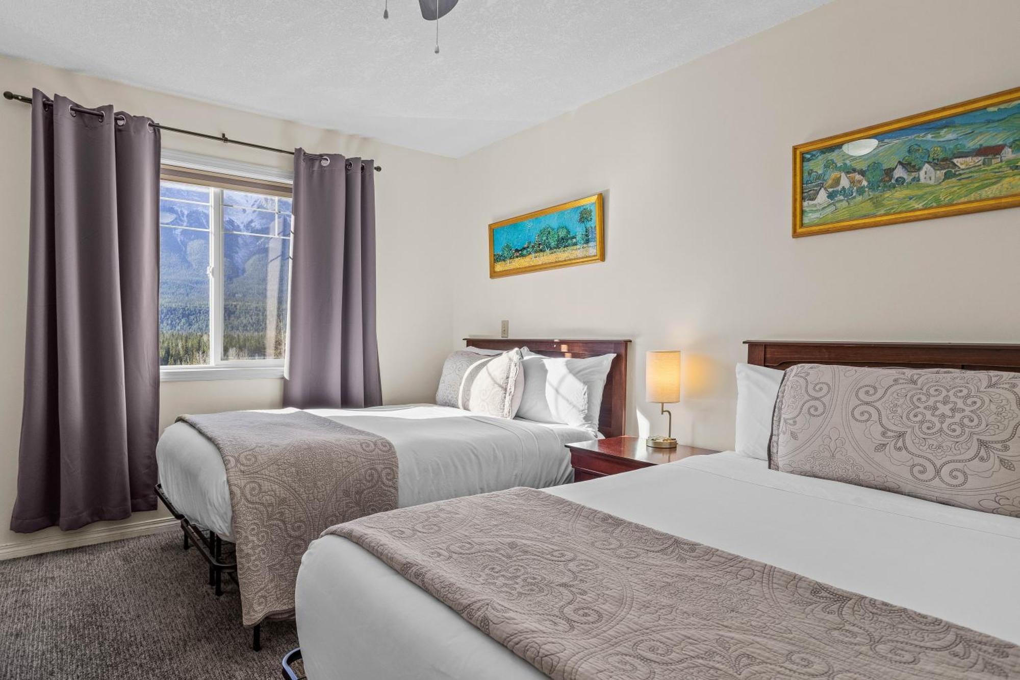 Ferienwohnung B212 Hot Tub, Ac X3, Parking, 2 Min To Banff Gate Canmore Exterior foto