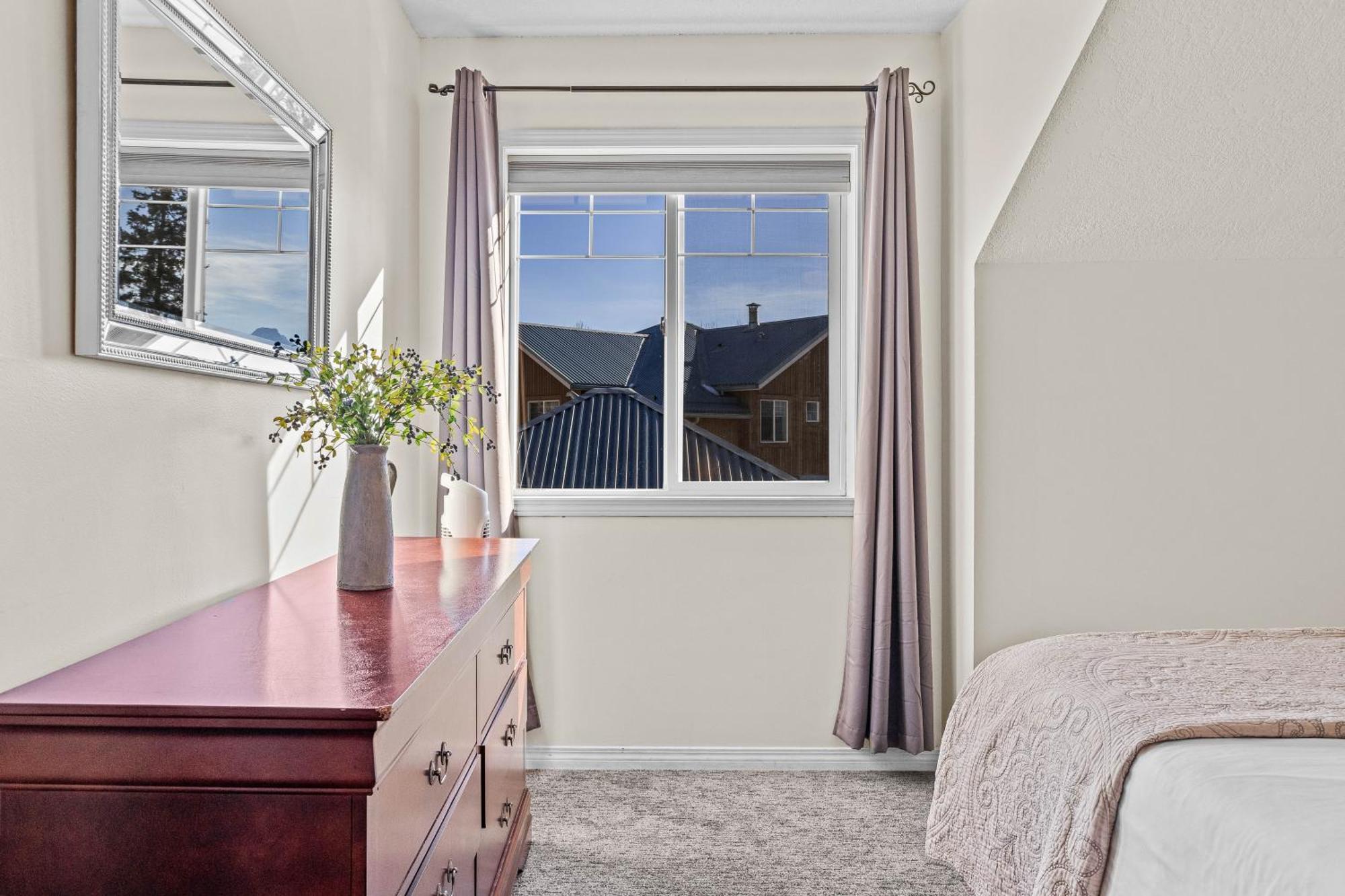 Ferienwohnung B212 Hot Tub, Ac X3, Parking, 2 Min To Banff Gate Canmore Exterior foto